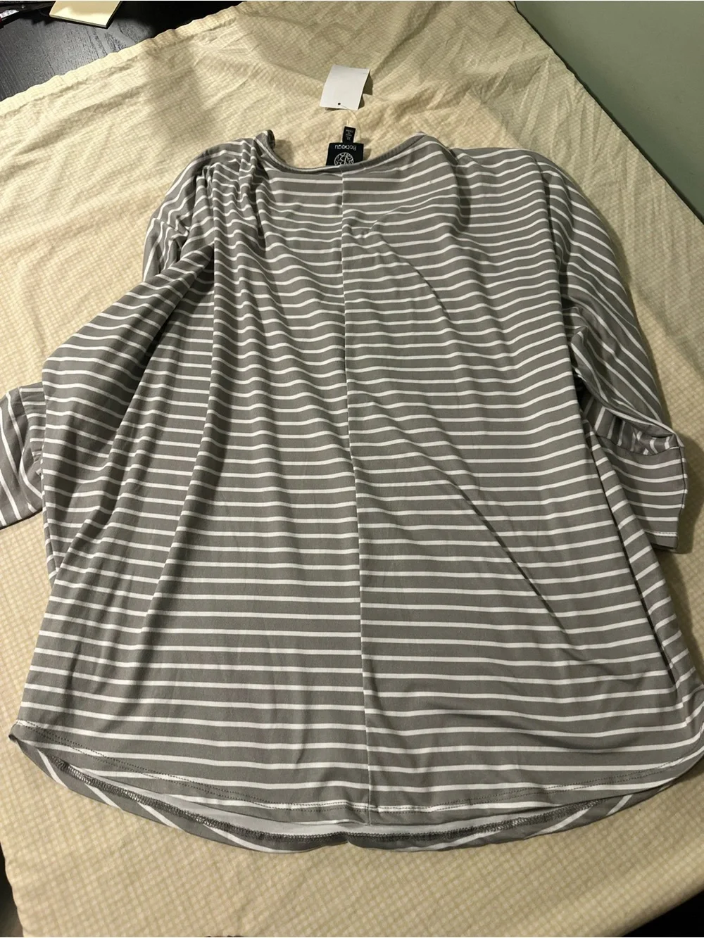 Nordstorm Bobeau Light Gray & White Striped Long Sleeve Tee